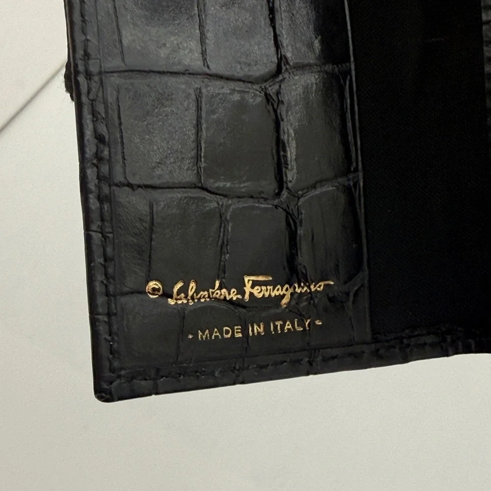 Salvatore Ferragamo Black Croc Embossed Leather Vara Bow 6‎ Hook Key Case Italy
